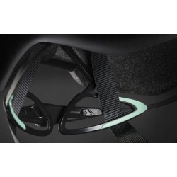 Kask rowerowy z paskiem na głowe MET Manta MIPS L Srebny