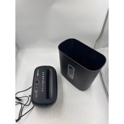 Outlet Amazon Basics niszczarka C276-A 8 arkuszy P-4 CD poj. 16.8 L 68 dB