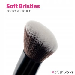 Brushworks Nr 7 kątowy pędzel do różu w kolorze czarnym
