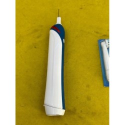 Szczoteczka elektryczna Oral-B PRO 2 2000N CrossAction