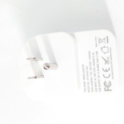 Outlet Adapter Wtyczki Podróżnej Wtyk USA-EU 3xUSB + 1xUSB-C Biały