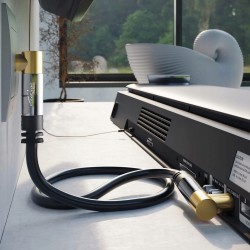 Outlet KabelDirekt 1,5 m kabel antenowy koncentryczny 90° kolanko klasa A