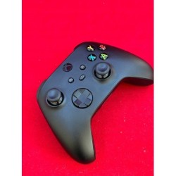 Outlet Kontroler bezprzewodowy Xbox Series X / S QAT-00009 czarny OPIS