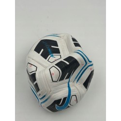Outlet Piłka nożna Nike Academy Team IMS CU8047 102 r.4 profilowane rowki