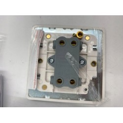 Opis Schneider Electric GU1414WPW Ultimate przełącznik płytowy włącznik