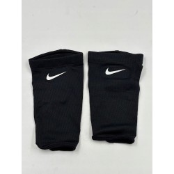 Outlet Opaska podtrzymująca Nike Guard Lock Elite Sleeve rozmiar M czarny