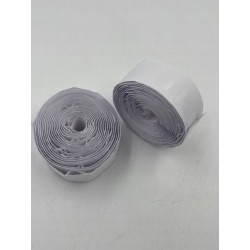 Outlet SUTOUG Bardzo mocna taśma samoprzylepna 30 mm × 3 m biała OPIS