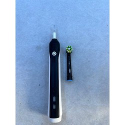 Outlet ORAL-B PRO 1 700 Szczoteczka elektryczna czarna timer rotacyjne OPIS