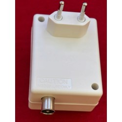 Outlet Wzmacniacz antenowy do dwóch urządzeń 3W częstotliwość: 47 - 862 MHz