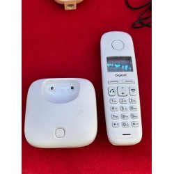 Outlet Telefon bezprzewodowy Gigaset S30852-H2812-K102 tryb głośnomówiący