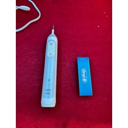 Outlet Szczoteczka elektryczna do zębów Oral B GeniusX biała bluetooth OPIS