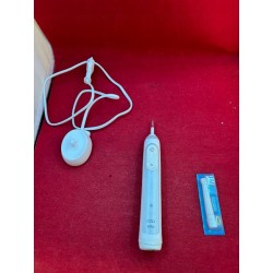 Outlet Szczoteczka elektryczna do zębów Oral B GeniusX biała bluetooth OPIS