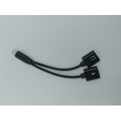 Uszkodzony Adapter 1 do 2 słuchawki i ładowanie do MacBook srebrny Apple