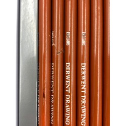 Outlet Derwent 24 Kredki do Rysowania Metalowe Pudełko (0700672) OPIS