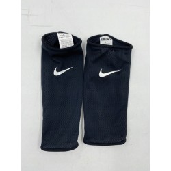 Outlet Ochraniacze na piszczele Nike Guard Lock rozmiar M OPIS