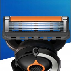 Gillette Fusion5 12 wymiennych ostrzy + nasadka ochronna podróżna