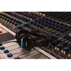 Outlet Słuchawki nauszne studyjne Sony MDR-M1 zamknięte