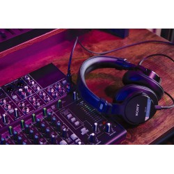 Outlet Słuchawki nauszne studyjne Sony MDR-M1 zamknięte