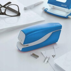 Outlet Zszywacz biurowy elektryczny Leitz 5566 niebieski + 1000 zszywek