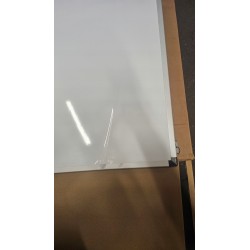 Outlet Amazon Basics Magnetyczna tablica suchościeralna z półką na