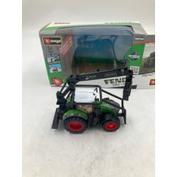 Outlet BBURAGO Traktor rolniczny FENDT 1050 VARIO z kłodami OPIS