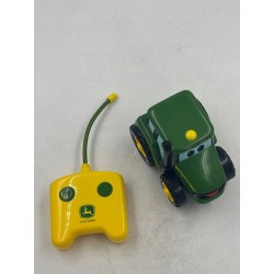 Outlet Traktor Tomy Johnny zielony zdalnie sterowany 16x12x28 cm 18 m+